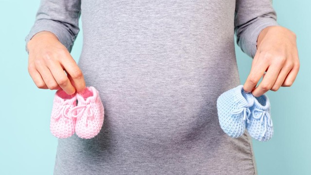 10 Tanda-Tanda Kehamilan Anak Kembar & Risiko yang Perlu Diketahui