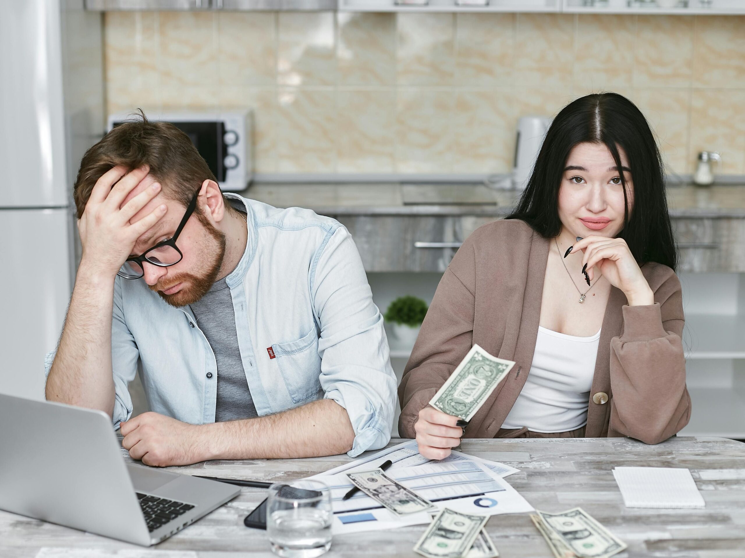 Jangan Khawatir! Ini Dia Cara Cerdas Menghadapi Serbuan Chat dan Telpon dari Debt Collector Pinjol