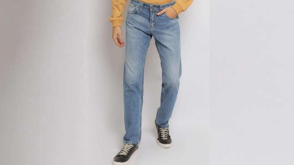 5 Tip Terbaik Memilih Celana Jeans Sesuai Bentuk Tubuh — Jangan Sampai Kurang Tepat!