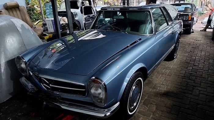 Unveiling Vintage Marvel: Mercedes-Benz SL 280 Ridwan Kamil yang Disimpan KPK di Bengkel Tertentu