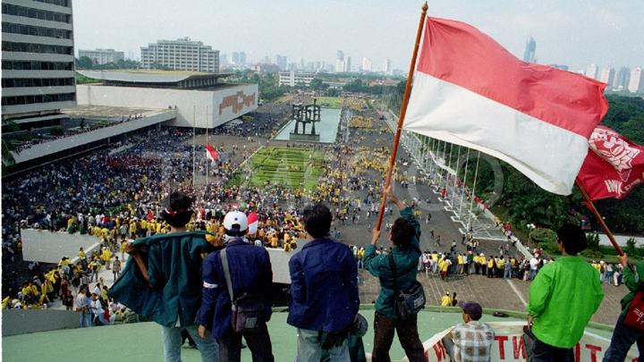 Hari-Hari Penentu Reformasi 1998: Krisis Moneter, Demonstrasi, dan Jatuhnya Soeharto