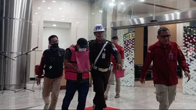 Ketua Tim Cyber Army Ditetapkan Sebagai Tersangka: Sang Bos Buzzer dan Peran Kontroversialnya