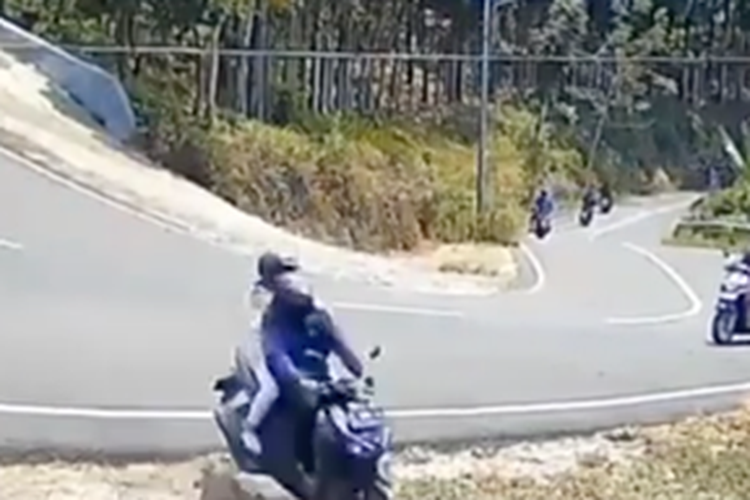 Teknik Pengereman Motor Matik yang Aman dan Efektif di Turunan