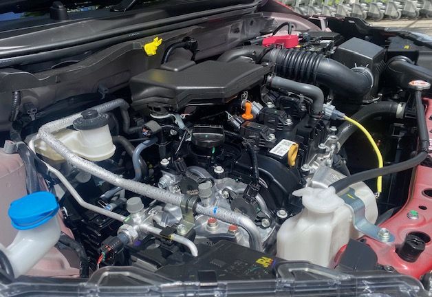 Harap Diingat: Dampak Negatif Menjepit Gas Secara Berlebih Sebelum Mematikan Mesin Mobil